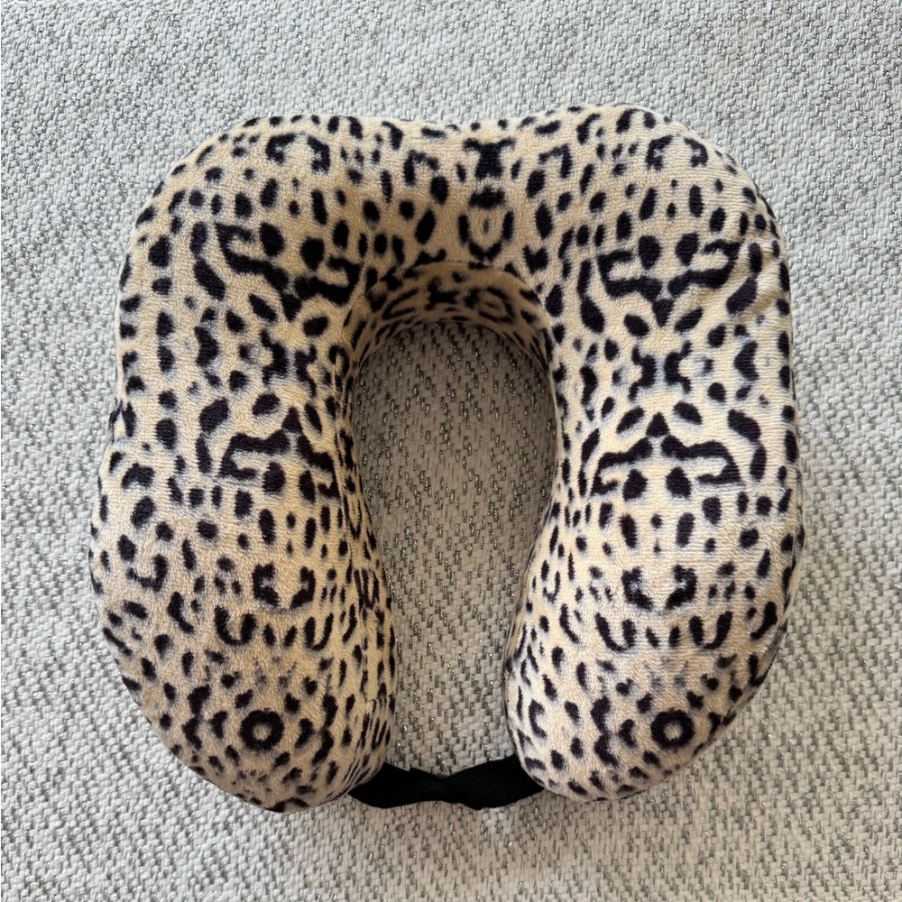 Leopard Print Vibrating Neck Pillow